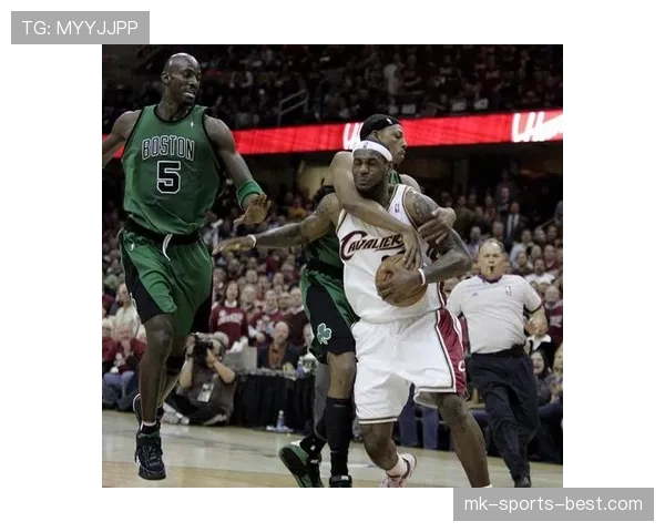 保罗·皮尔斯关键时刻单打效率提升拉开球队得分差距