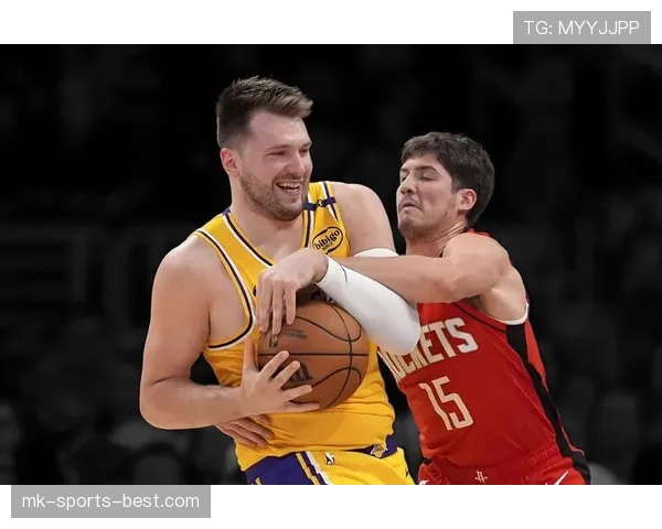 东契奇无球跑动提升三分命中率 拉开球队进攻空间